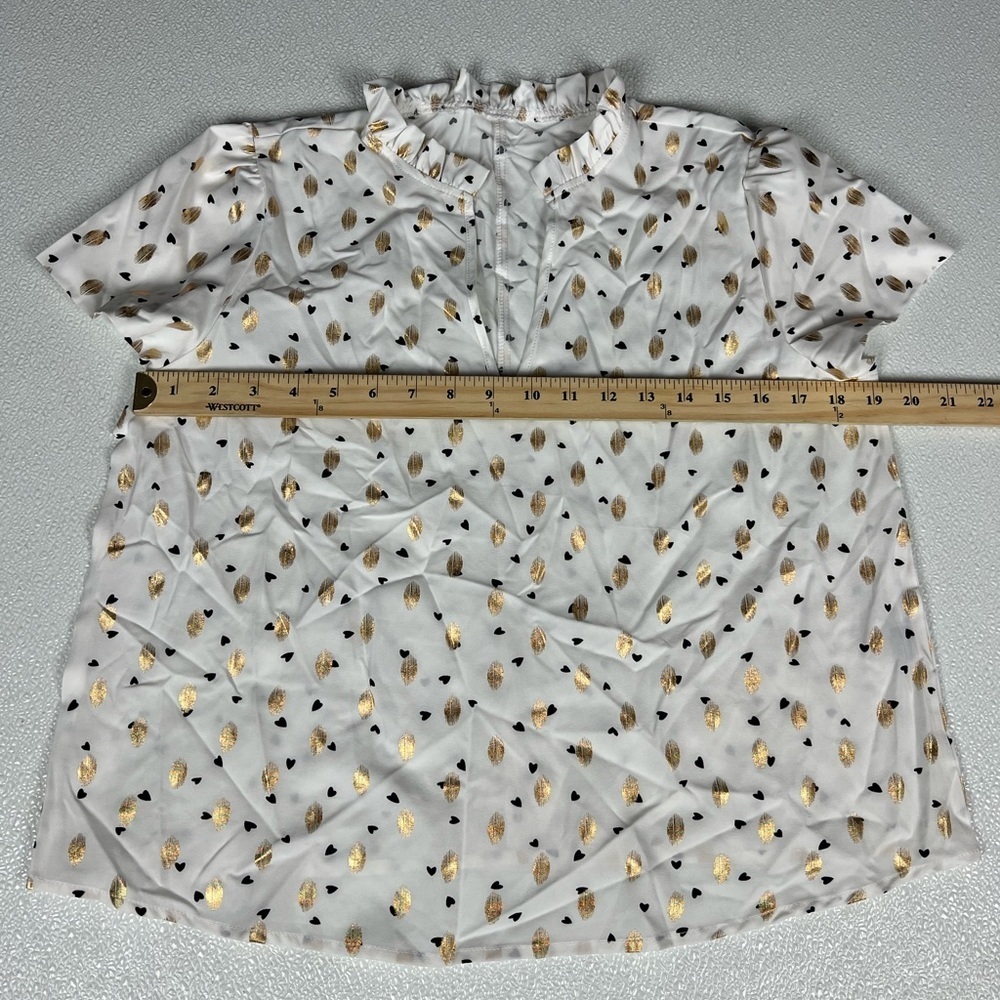 Shein Heart Print V Neck Short Sleeve Top White Size 8/10 NWOT - Picture 4 of 9